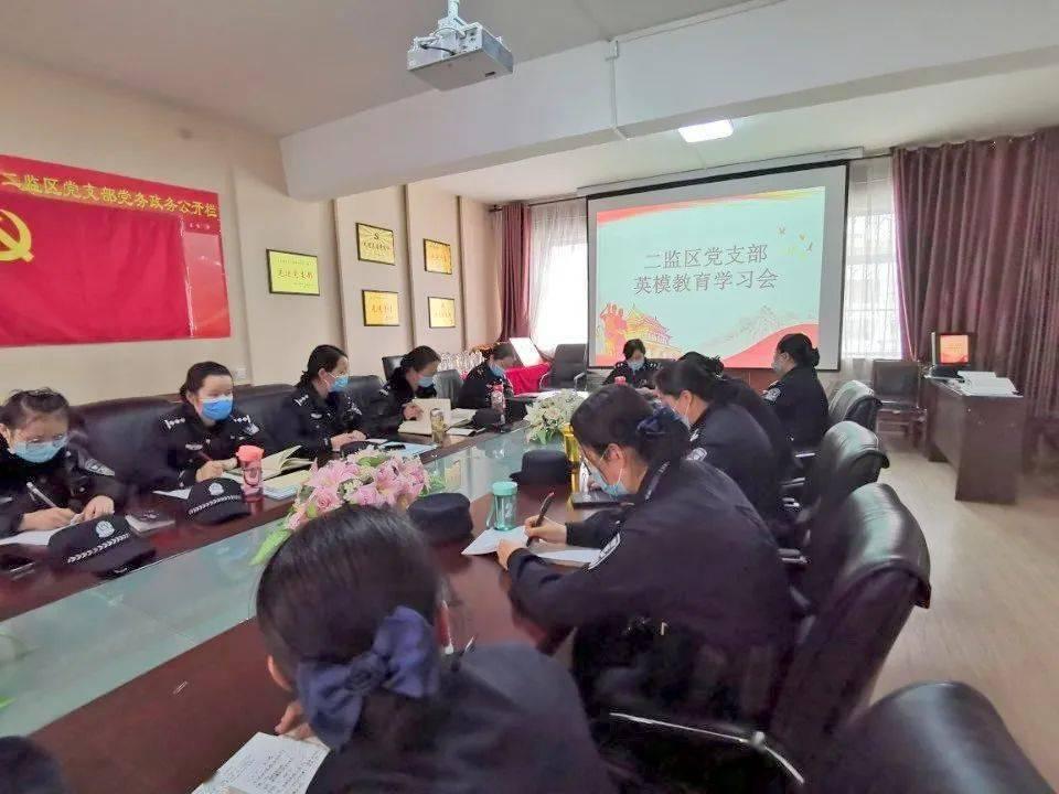 时尚POLO衫